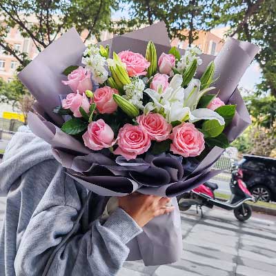 廊坊11朵戴安娜粉玫瑰百合，与你一起追逐梦想