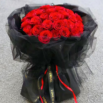 廊坊33朵红玫瑰黑色包装,此花表真心
