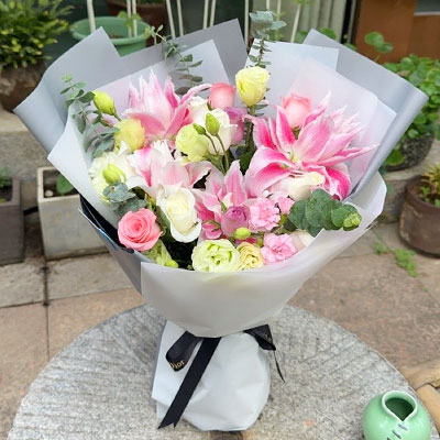 廊坊9朵玫瑰混搭百合，爱恋纯真无邪