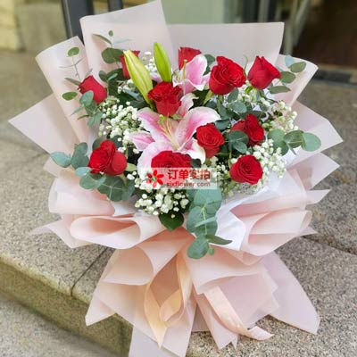 廊坊11朵红玫瑰百合，全世界里只有一个你